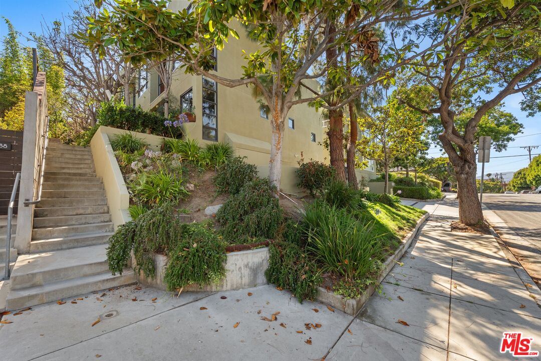 650 Pacific St Unit: 8