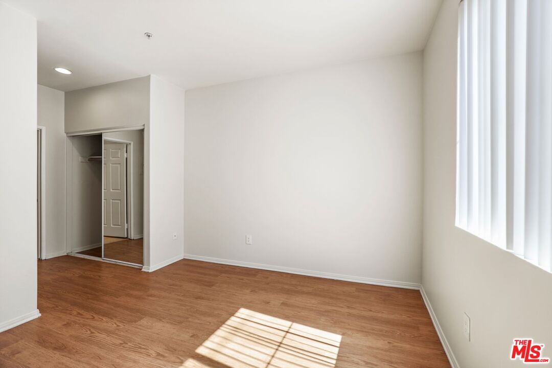 1561 S Barrington Ave Unit: 203