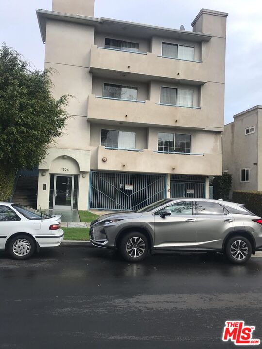 1804 CAMDEN AVE Unit: 203