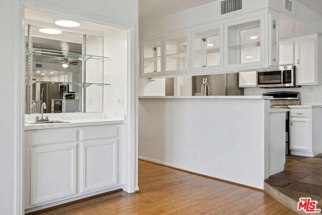 521 MONTANA AVE Unit: 301