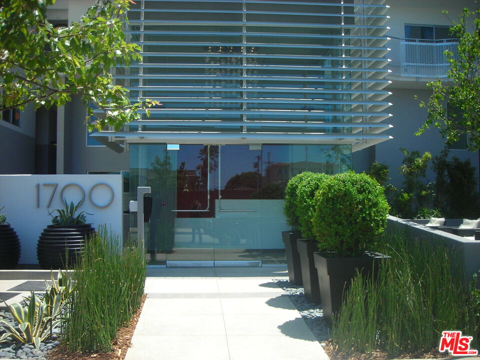 1700 SAWTELLE Unit: PH2