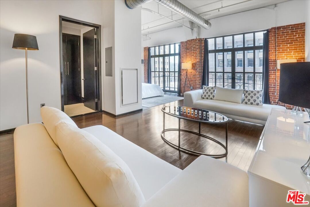 1645 N Vine St Unit: 905