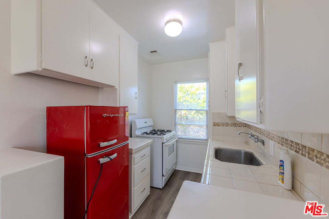 1940 S Robertson Blvd Unit: 10