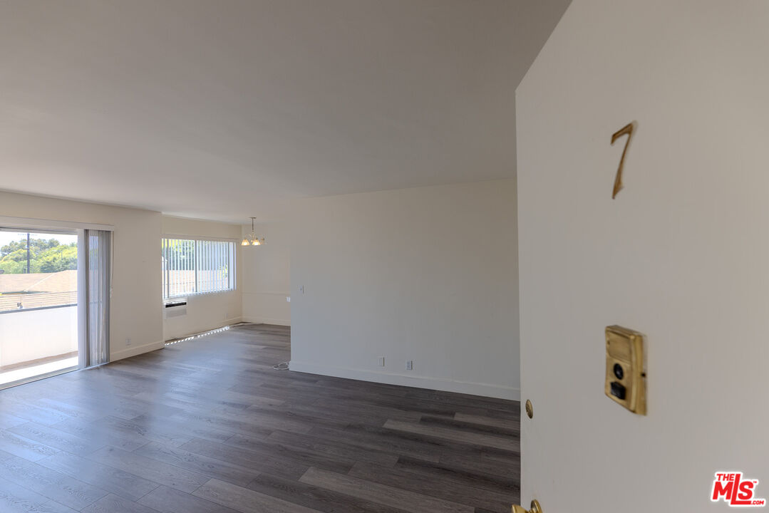 1930 S Robertson Blvd Unit: 7
