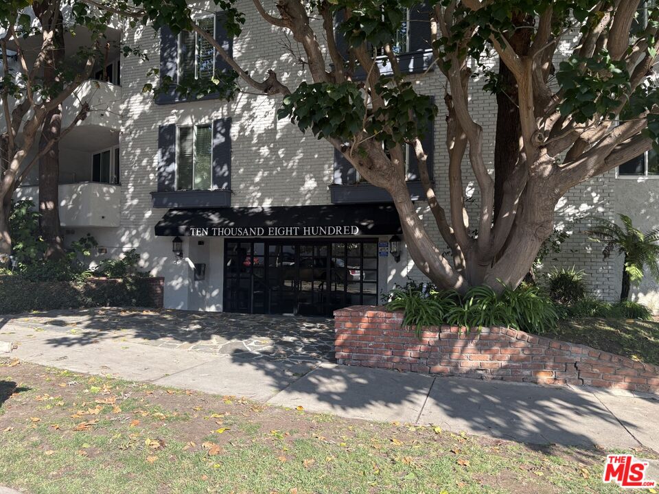 10800 Holman Ave Unit: PH3