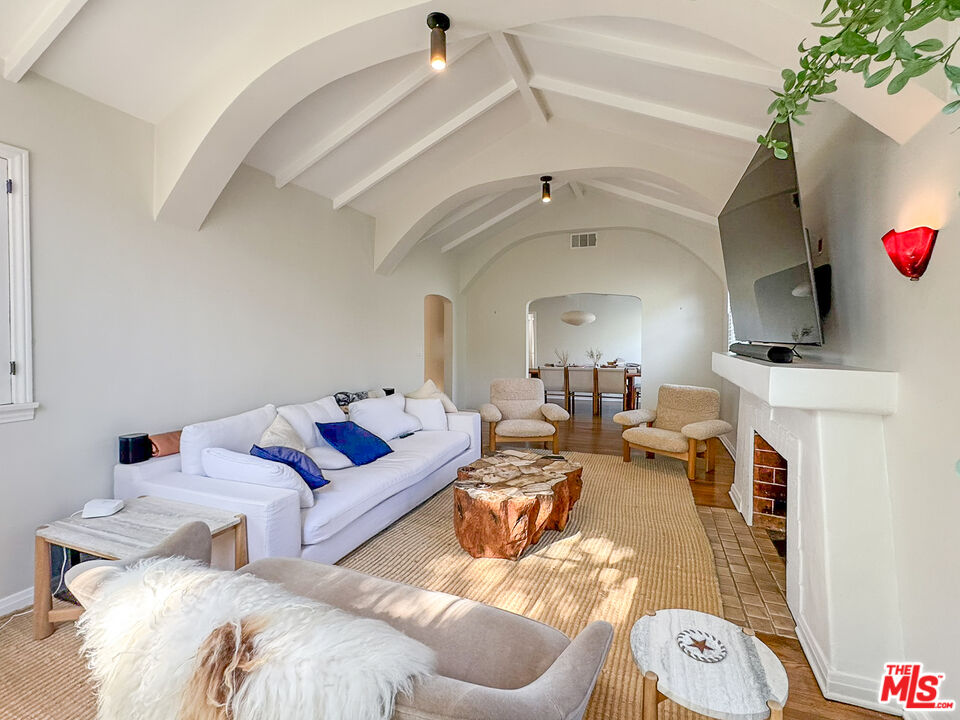Photo of 345 Westbourne Dr, Los Angeles, CA 90048