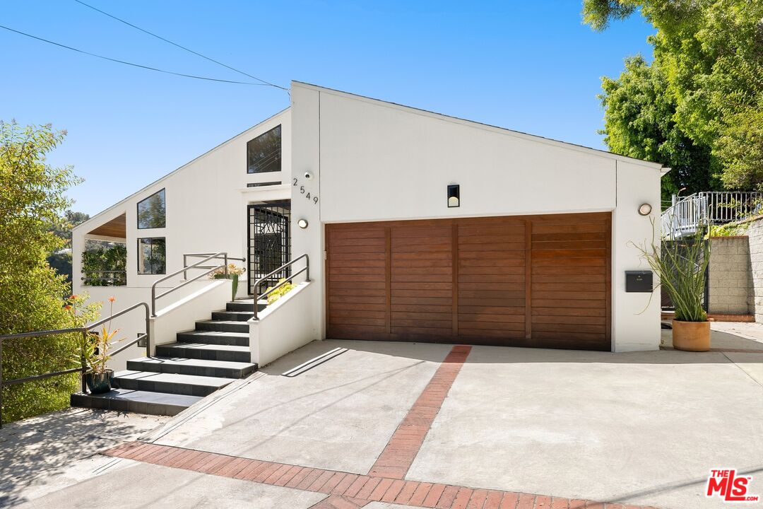 2549 Canyon Oak Dr