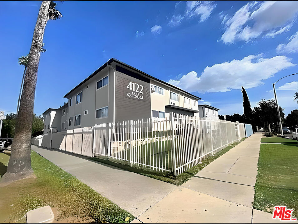 4122 W 2nd St Unit: 15