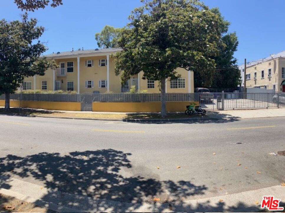 401 N Van Ness Ave Unit: 3