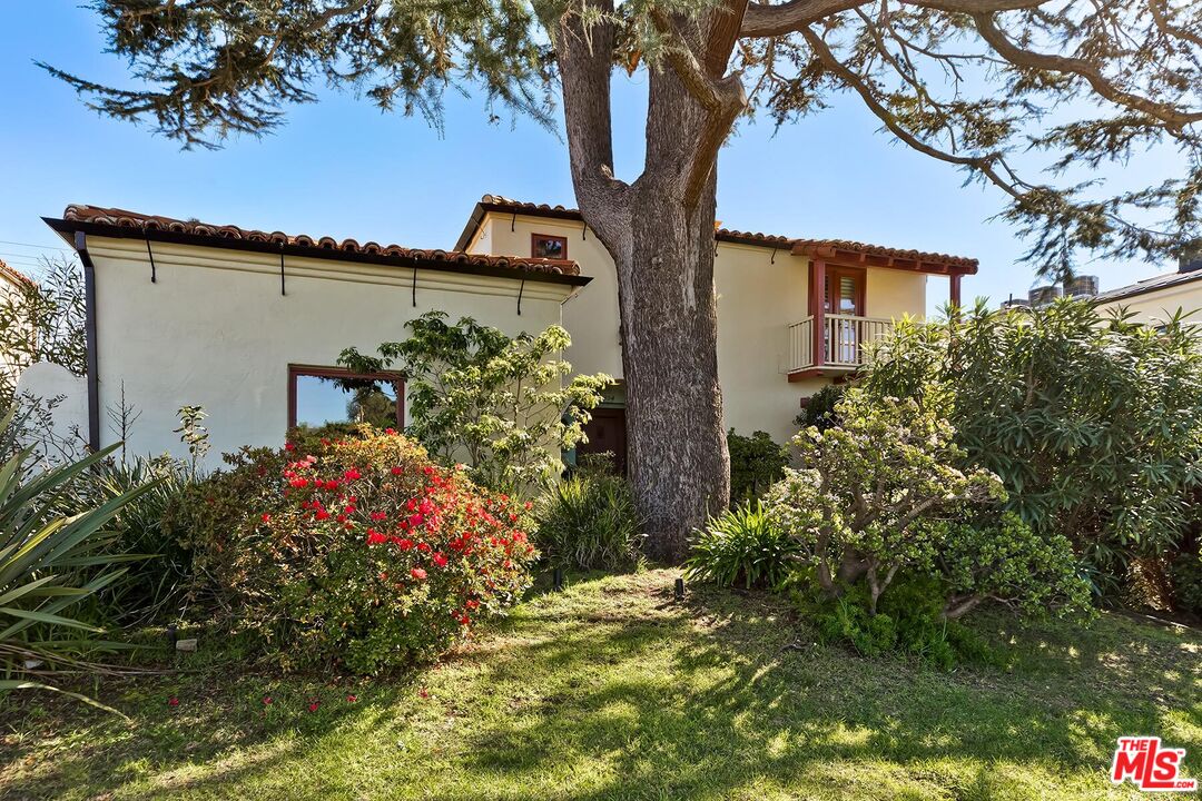 1304 San Vicente Blvd