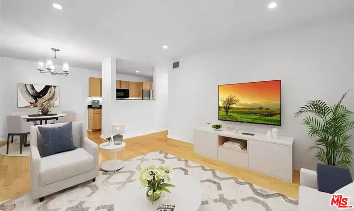 330 S Barrington Ave Unit: 309