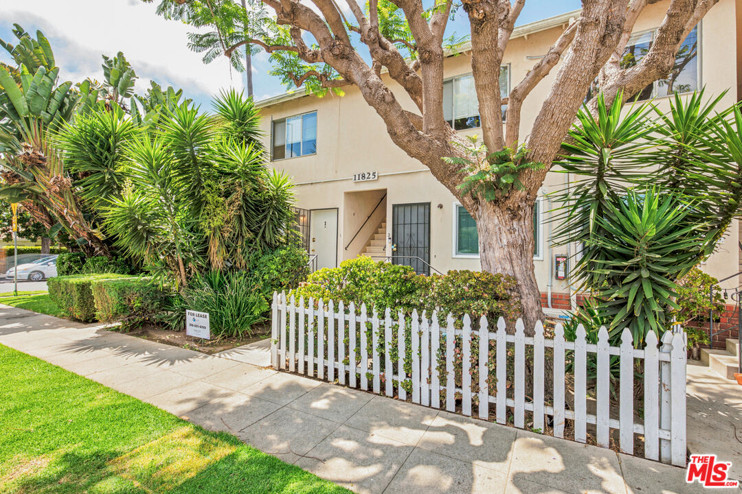 11825 Iowa Ave Unit: 1