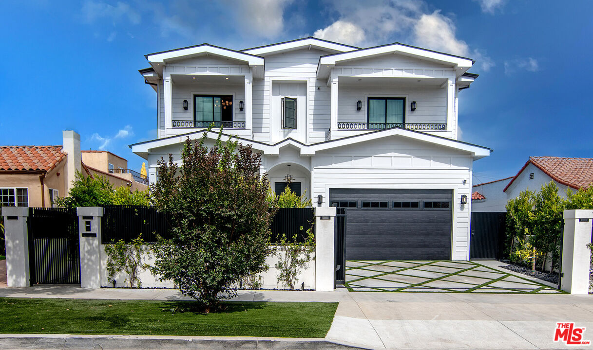 418 N Poinsettia Pl