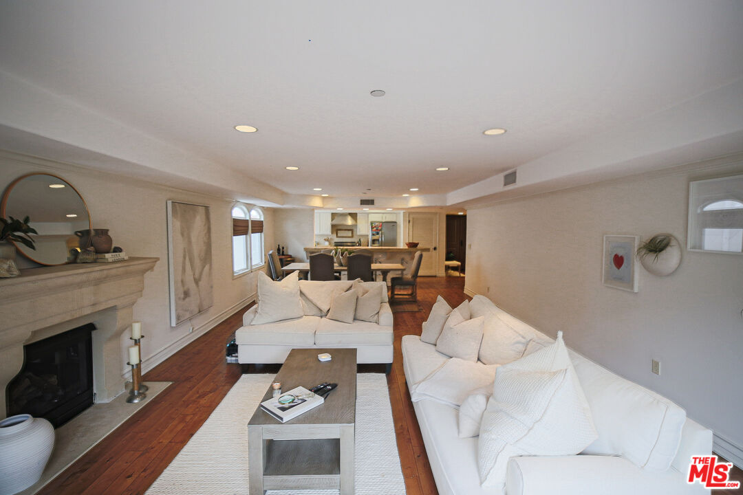 10390 La Grange Ave Unit: PH3