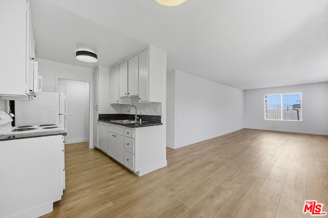 1352 S Carmelina Ave Unit: 309