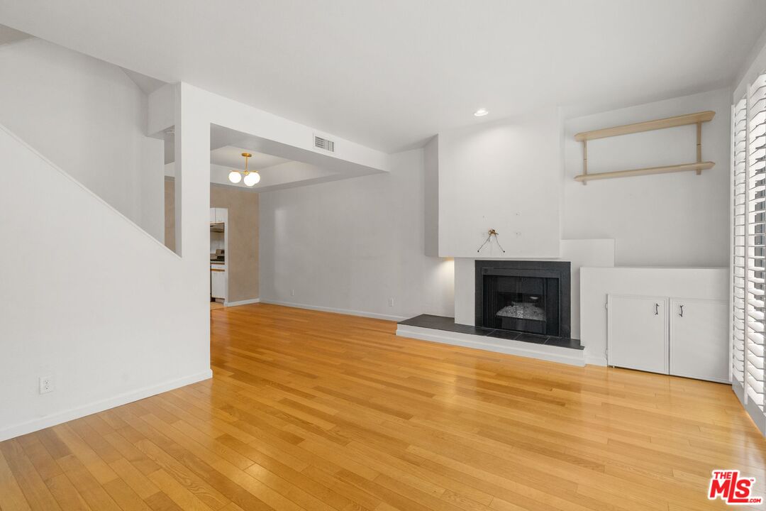 3619 Keystone Ave Unit: 3