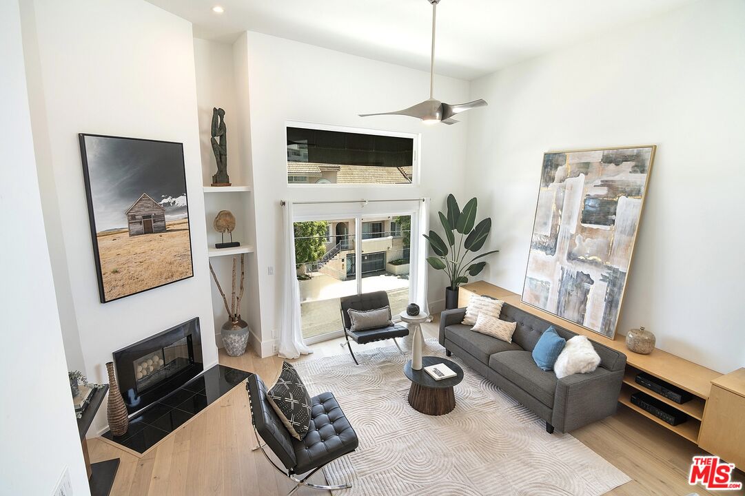 12217 Rochester Ave Unit: 1