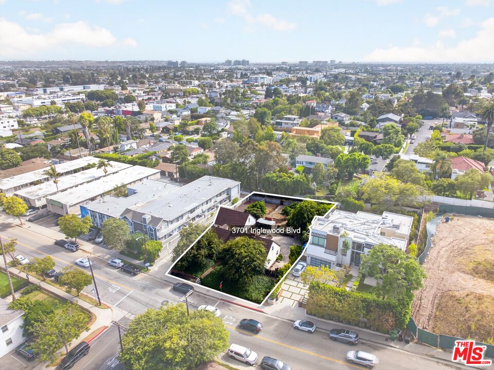 3701 Inglewood Blvd
