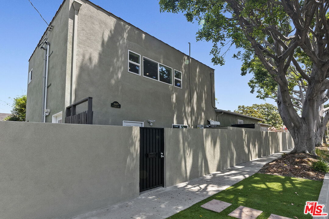 10679 Olympic Blvd