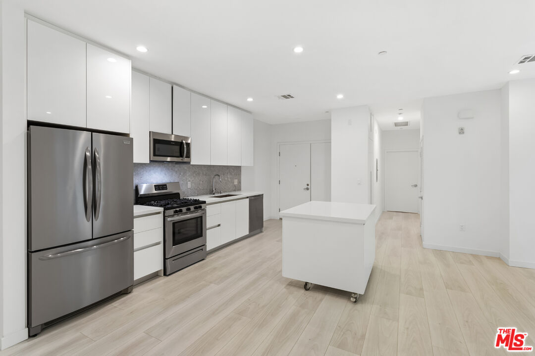1731 FEDERAL AVE Unit: 103
