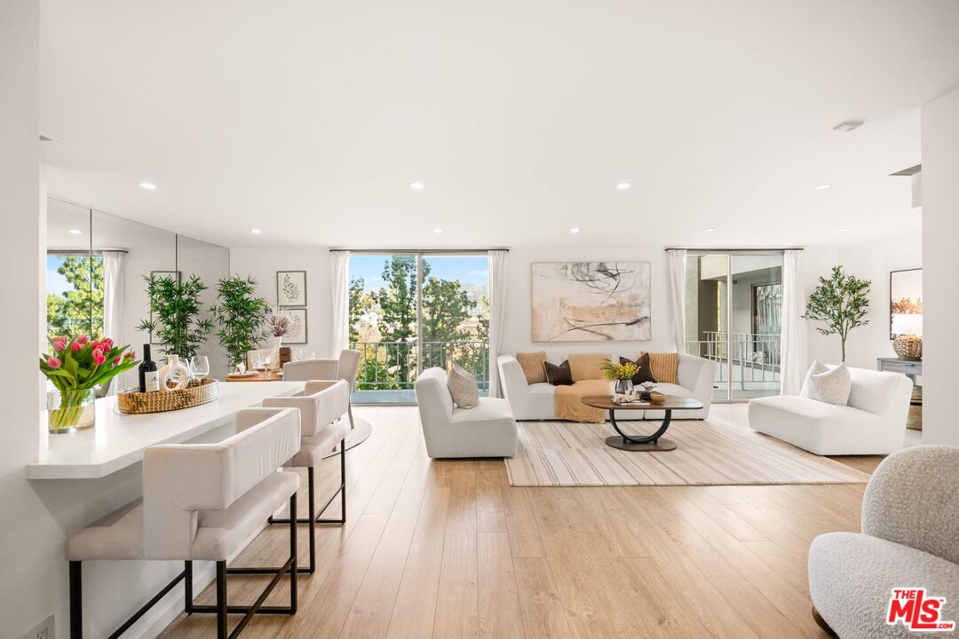 Photo of 100 S Doheny Dr, Los Angeles, CA 90048