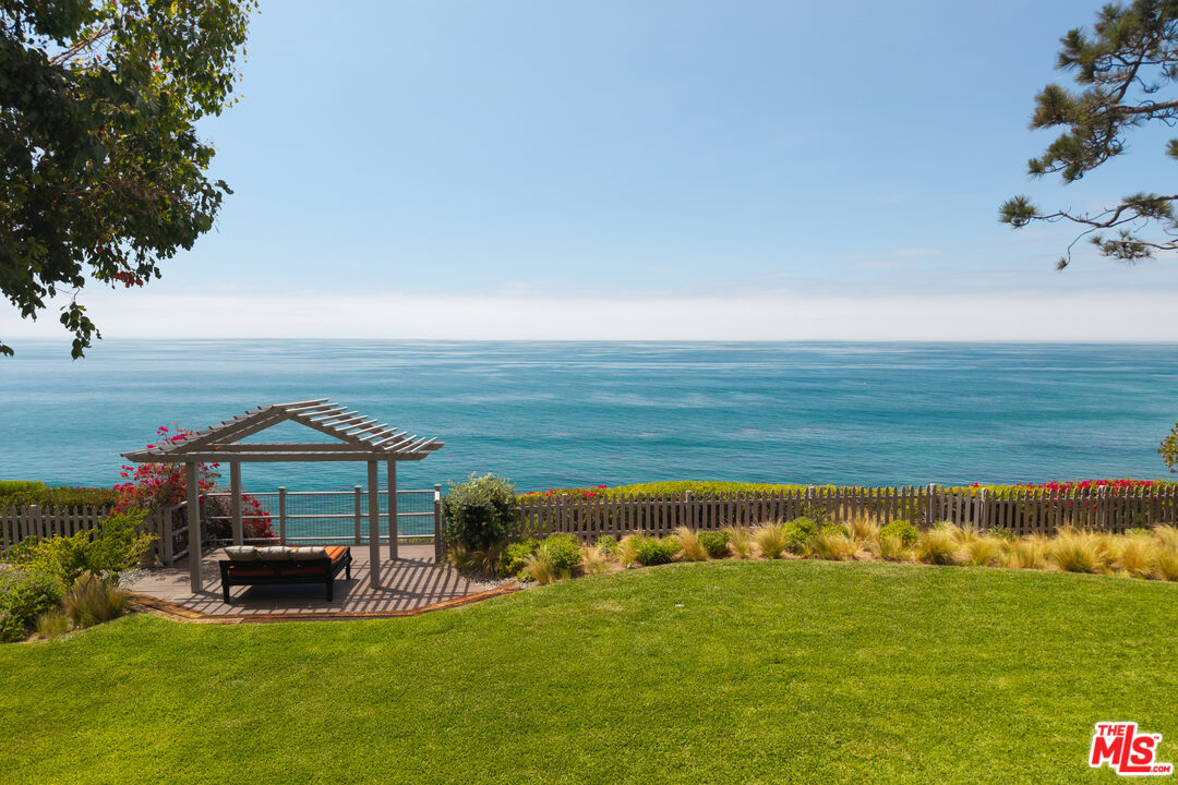 Photo of 28980 Cliffside Dr, Malibu, CA 90265