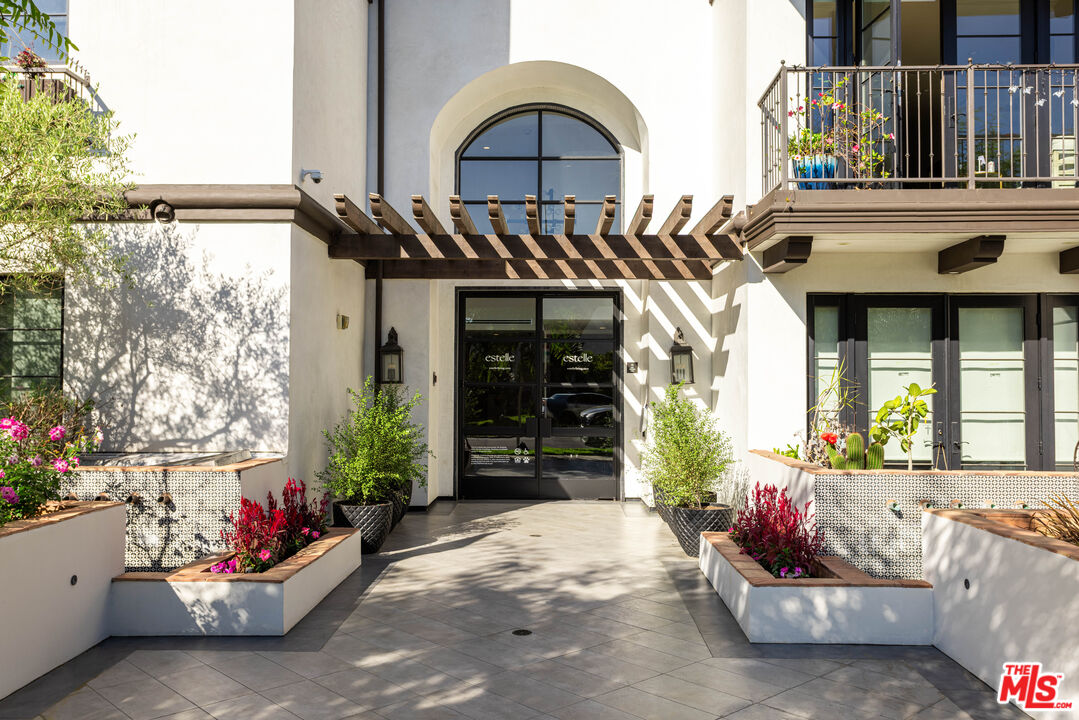 1333 S Orange Grove Ave Unit: 305