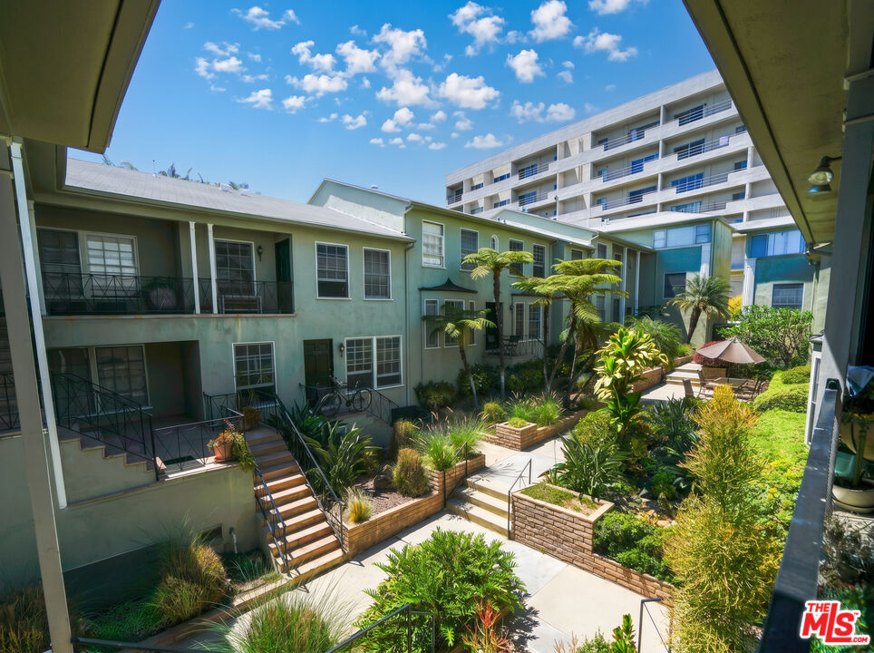8551 Holloway Dr Unit: 1