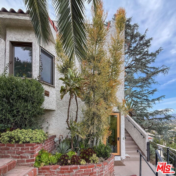 1401 Dartmouth Dr