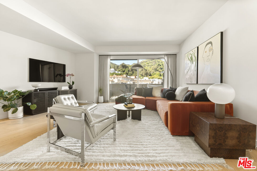 Photo of 7250 Franklin Ave, Los Angeles, CA 90046