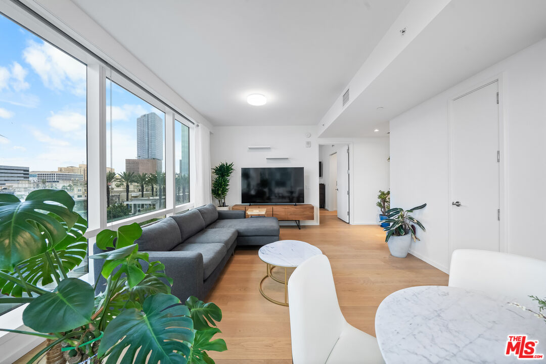 877 Francisco St Unit: 1128