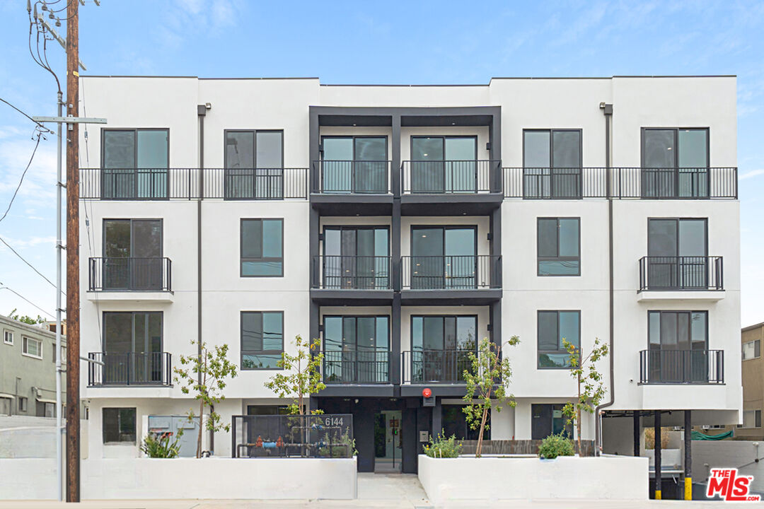 6144 Whitsett Ave Unit: 202