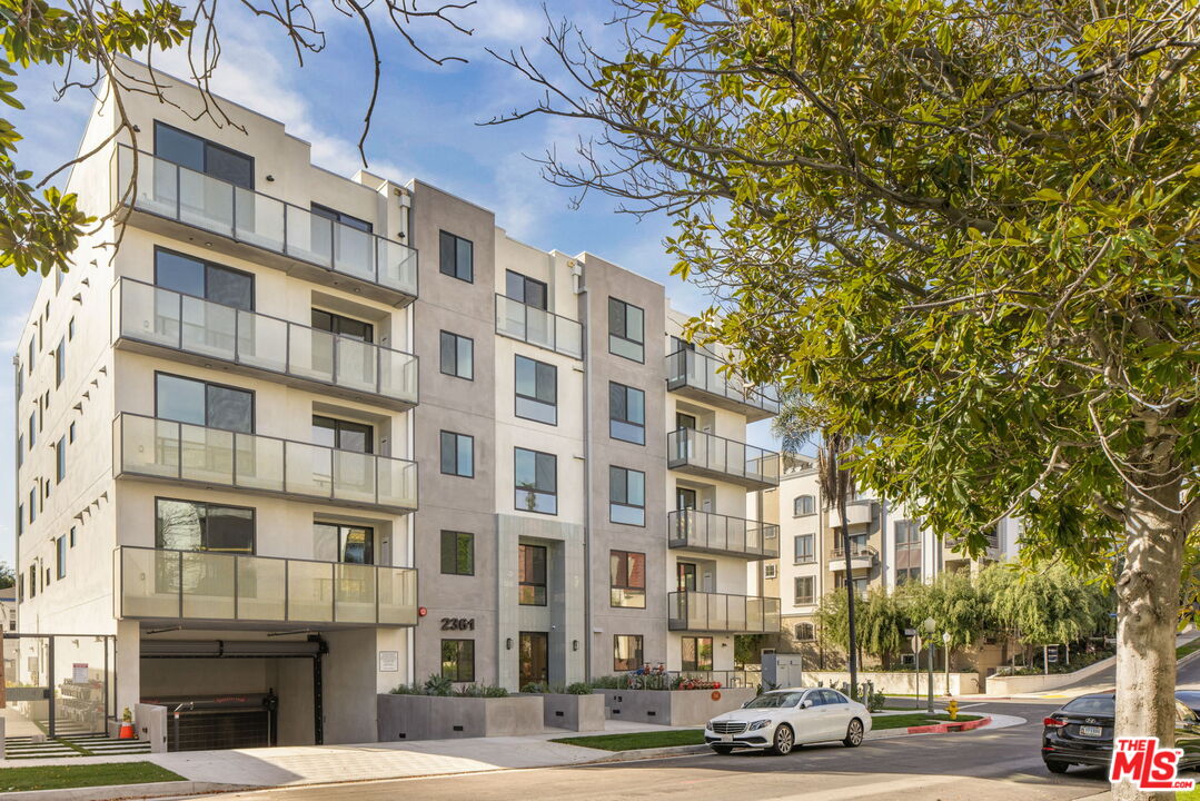 2361 Fox Hills Dr Unit: 203