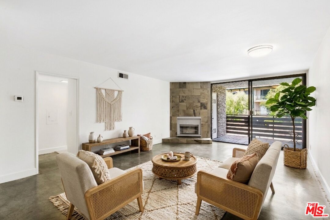 11706 Montana AVE Unit: 104