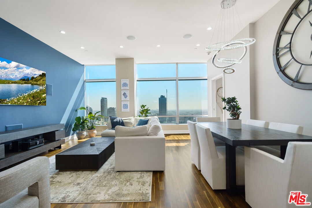 Photo of 900 W Olympic Blvd, Los Angeles, CA 90015