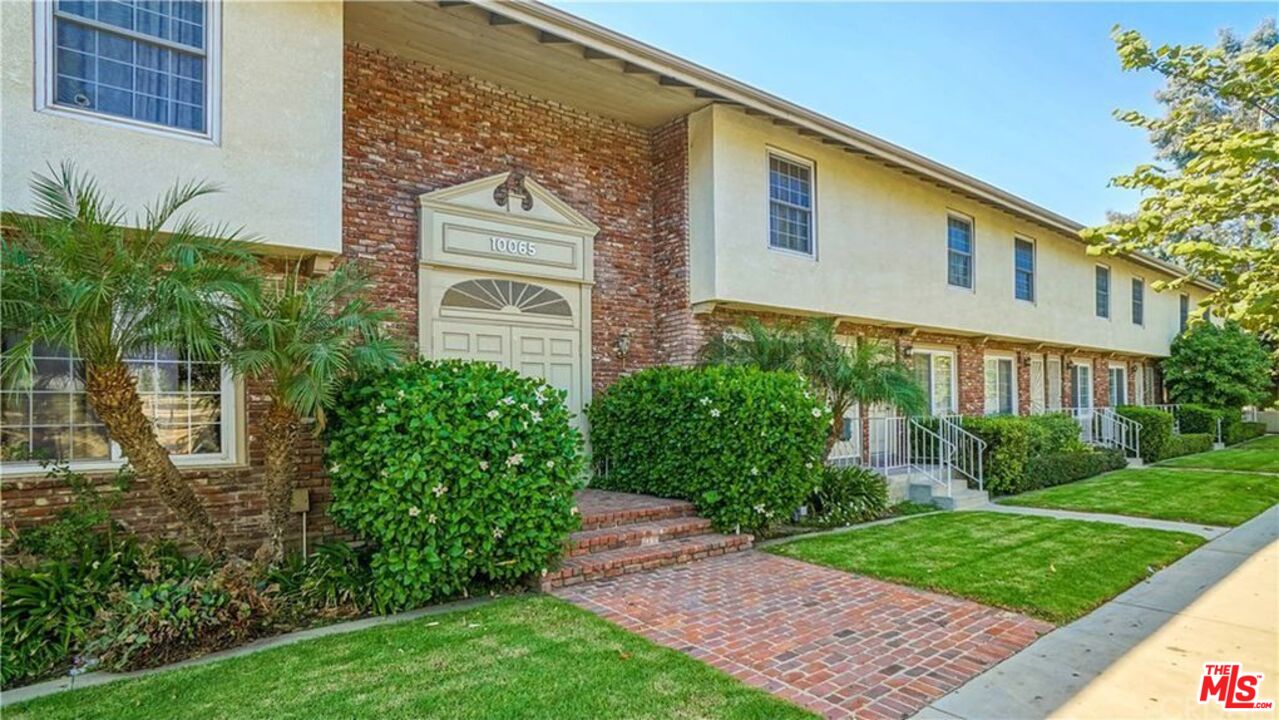 10065 De Soto Ave Unit: 213