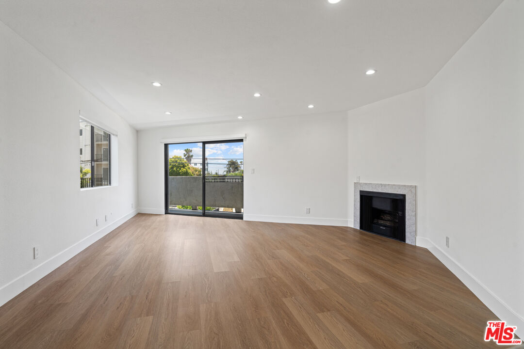 3939 Moore St Unit: 106