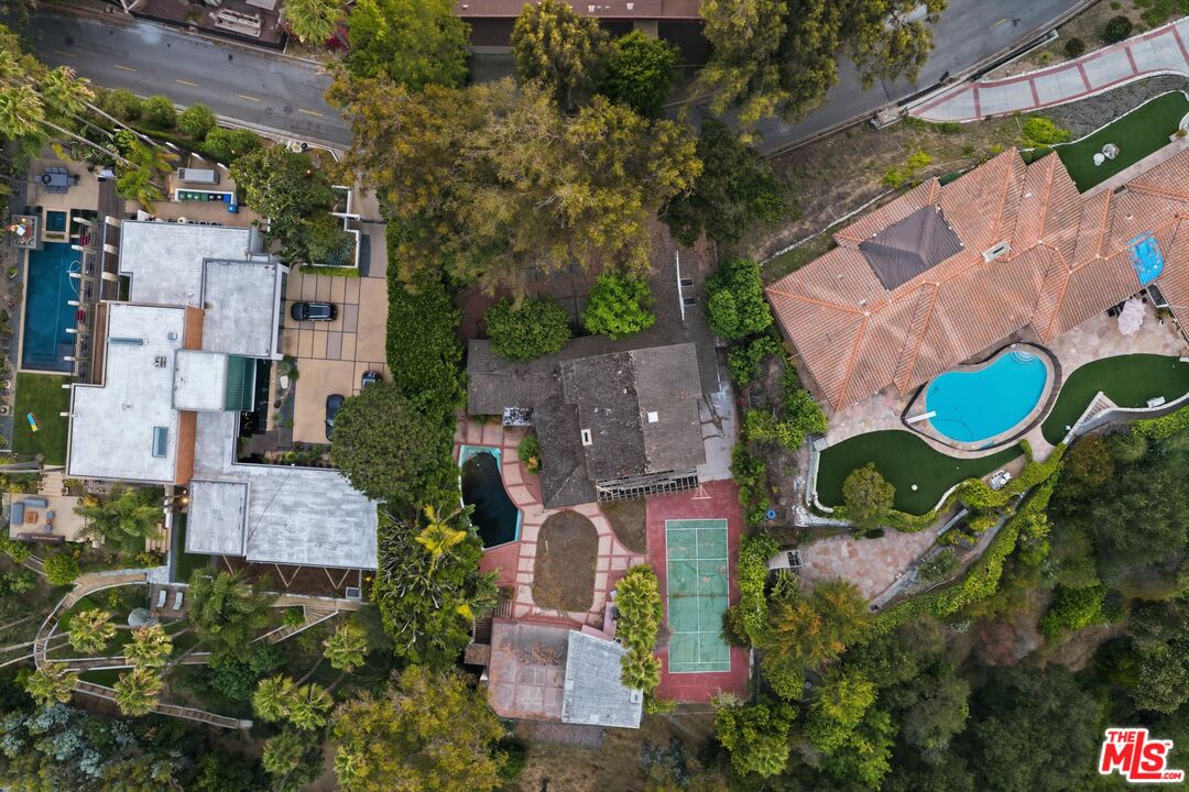 860 Linda Flora Dr