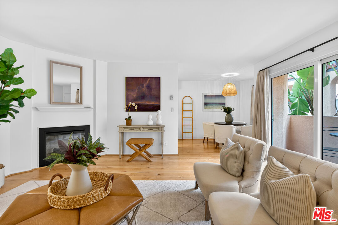 914 Lincoln Blvd Unit: 207