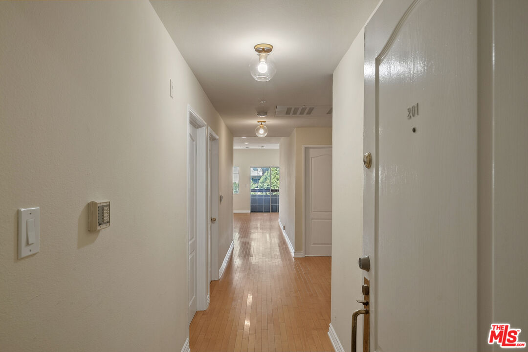 923 Euclid St Unit: 201