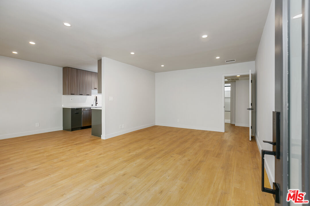 3622 Keystone Ave Unit: 3