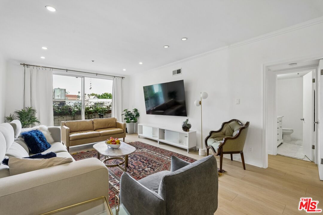 125 Montana Ave Unit: 304