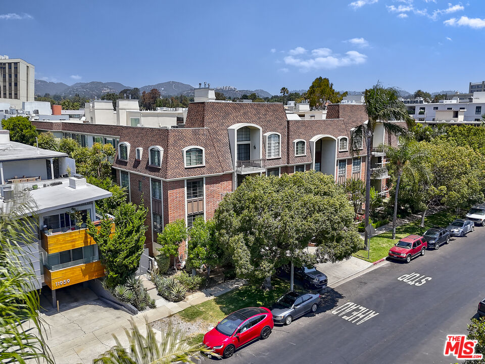 11939 Gorham Ave Unit: 105