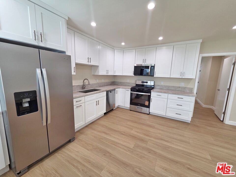 1449 Butler Ave Unit: 3