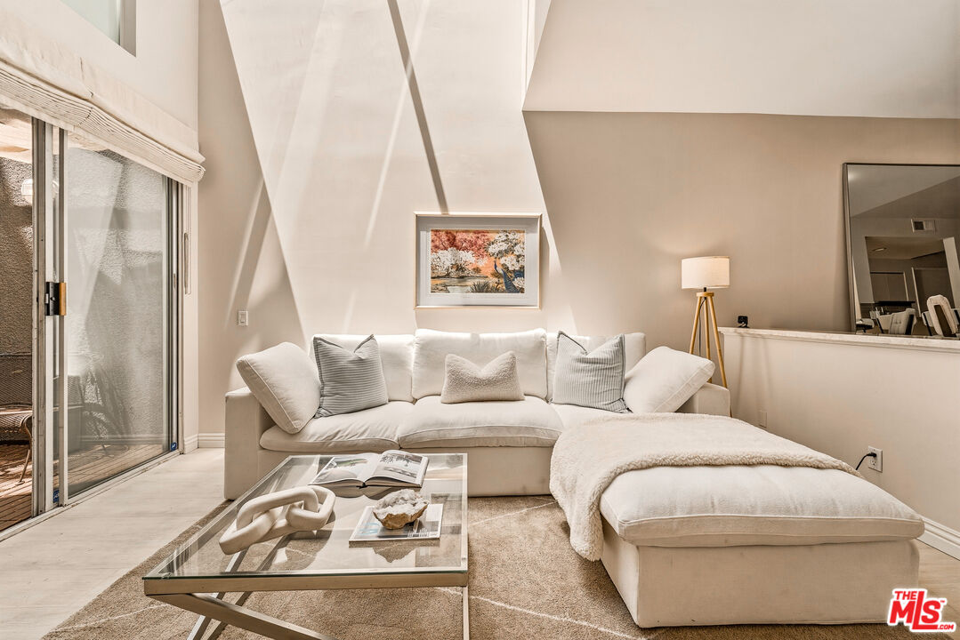1617 S Beverly Glen Blvd Unit: 204
