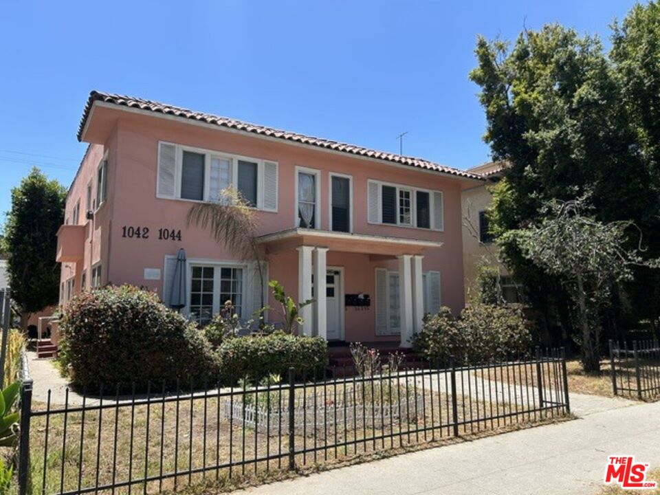 1042 2nd St Unit: 3