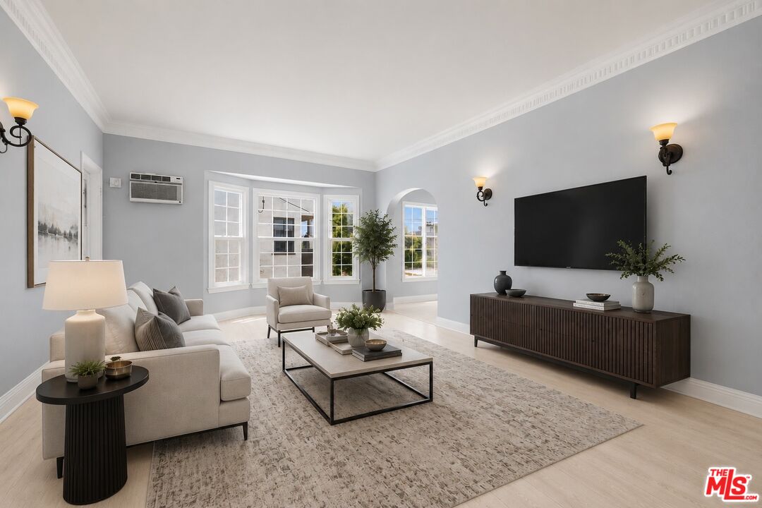 437 N Genesee Ave Unit: 1/2