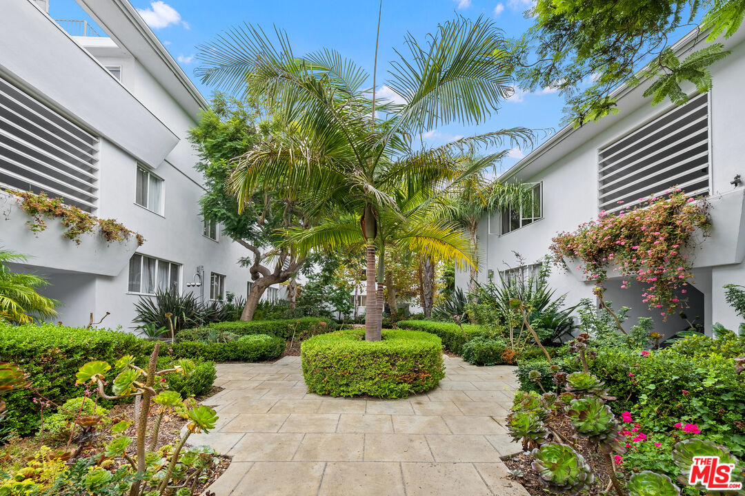 136 San Vicente Blvd Unit: A