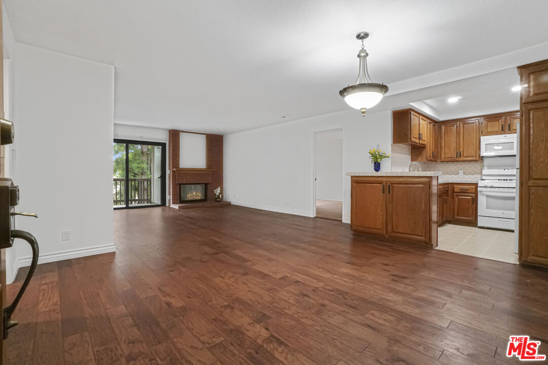 8512 Tuscany Ave Unit: 302