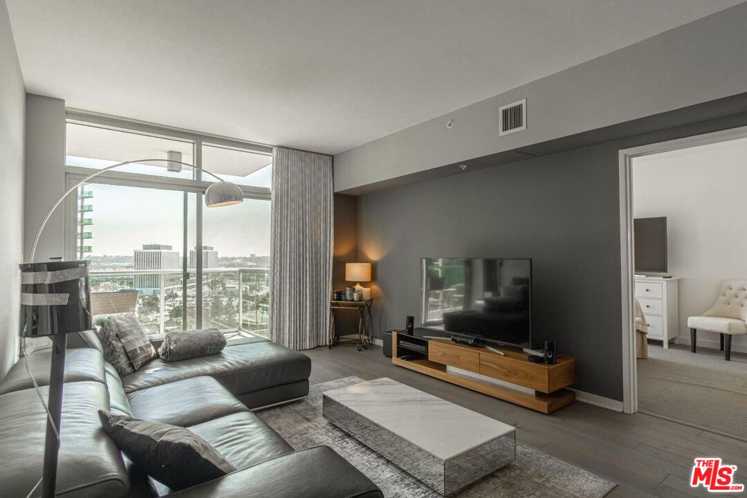 Photo of 13700 Marina Pointe Dr, Marina Del Rey, CA 90292